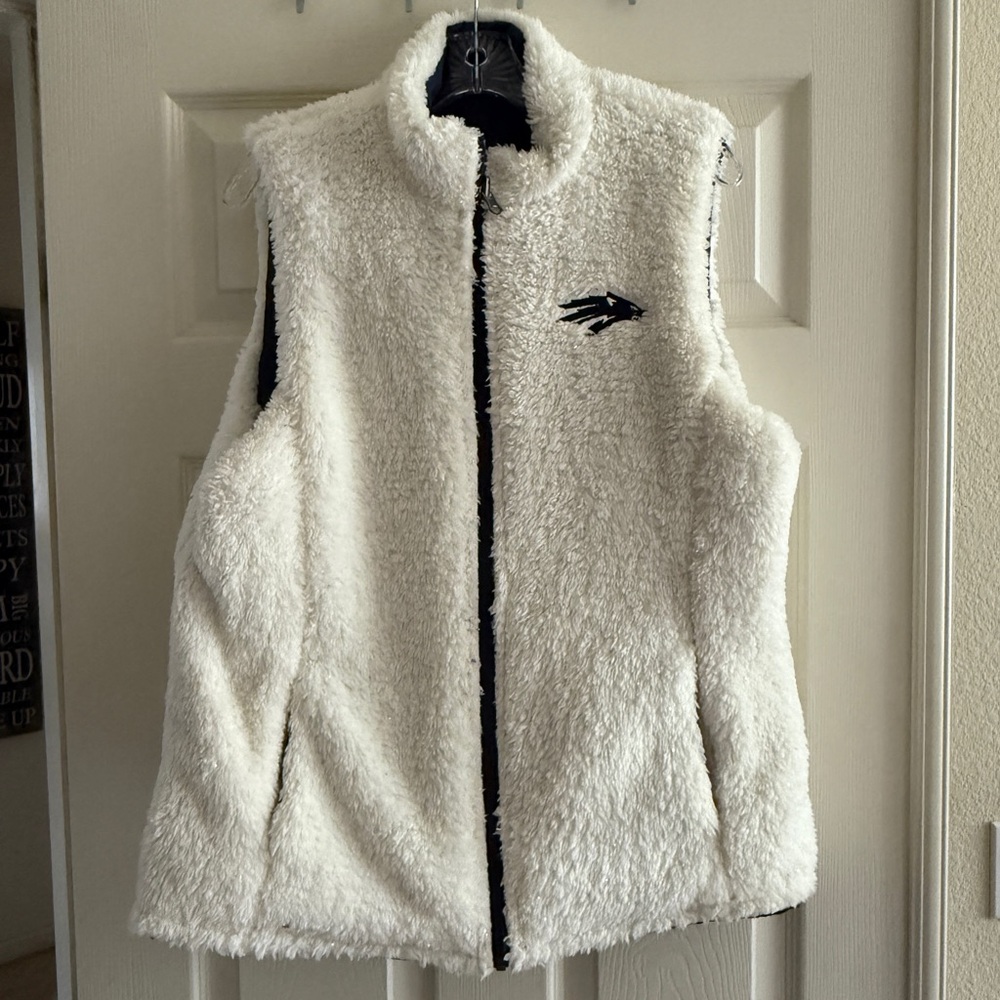 Nevada Wolf Pack Reversable Vest. Navy blue and cream.